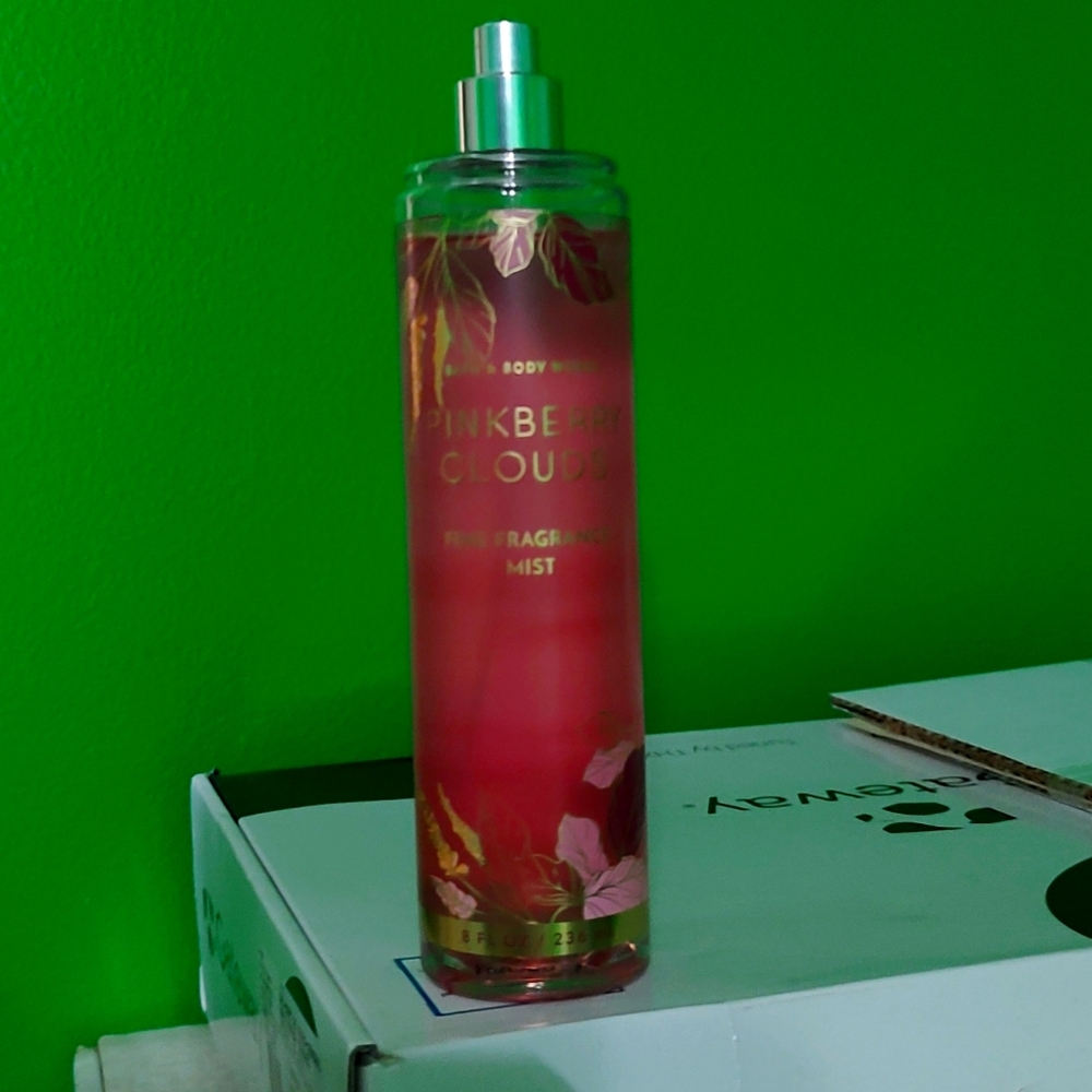 COPY - Bath and Body Works Pinkberry Clouds spray